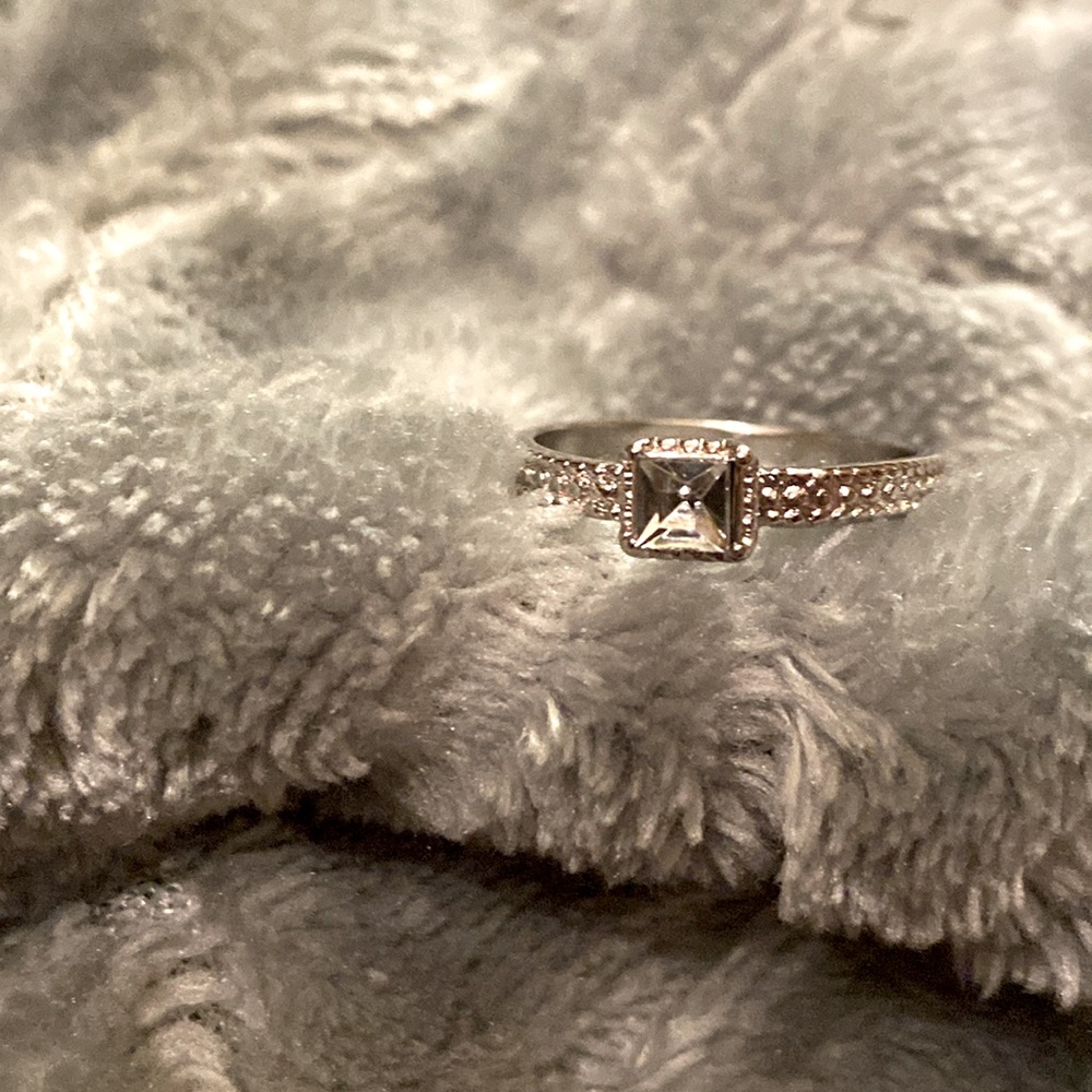 Silver ring with Rhinestone